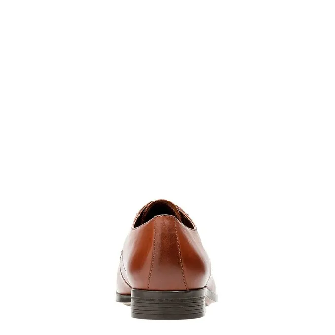 Clarks Gilman Plain Leather Shoe - Tan