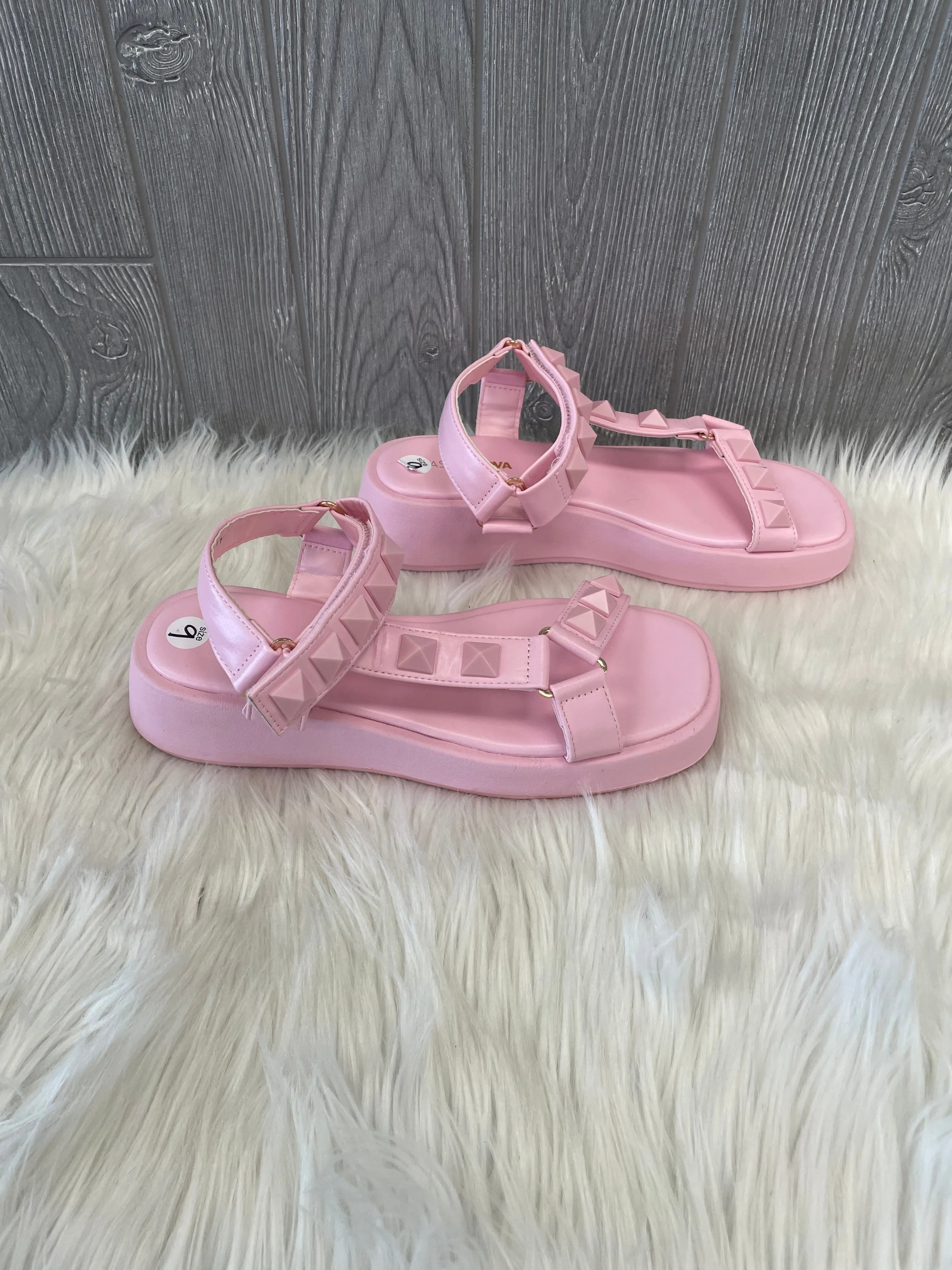 Pink Sandals Flats Fashion Nova, Size 9